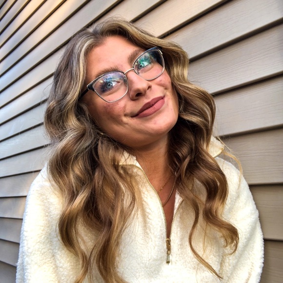 Meet your Posher, Mya - Picture 4 of 6